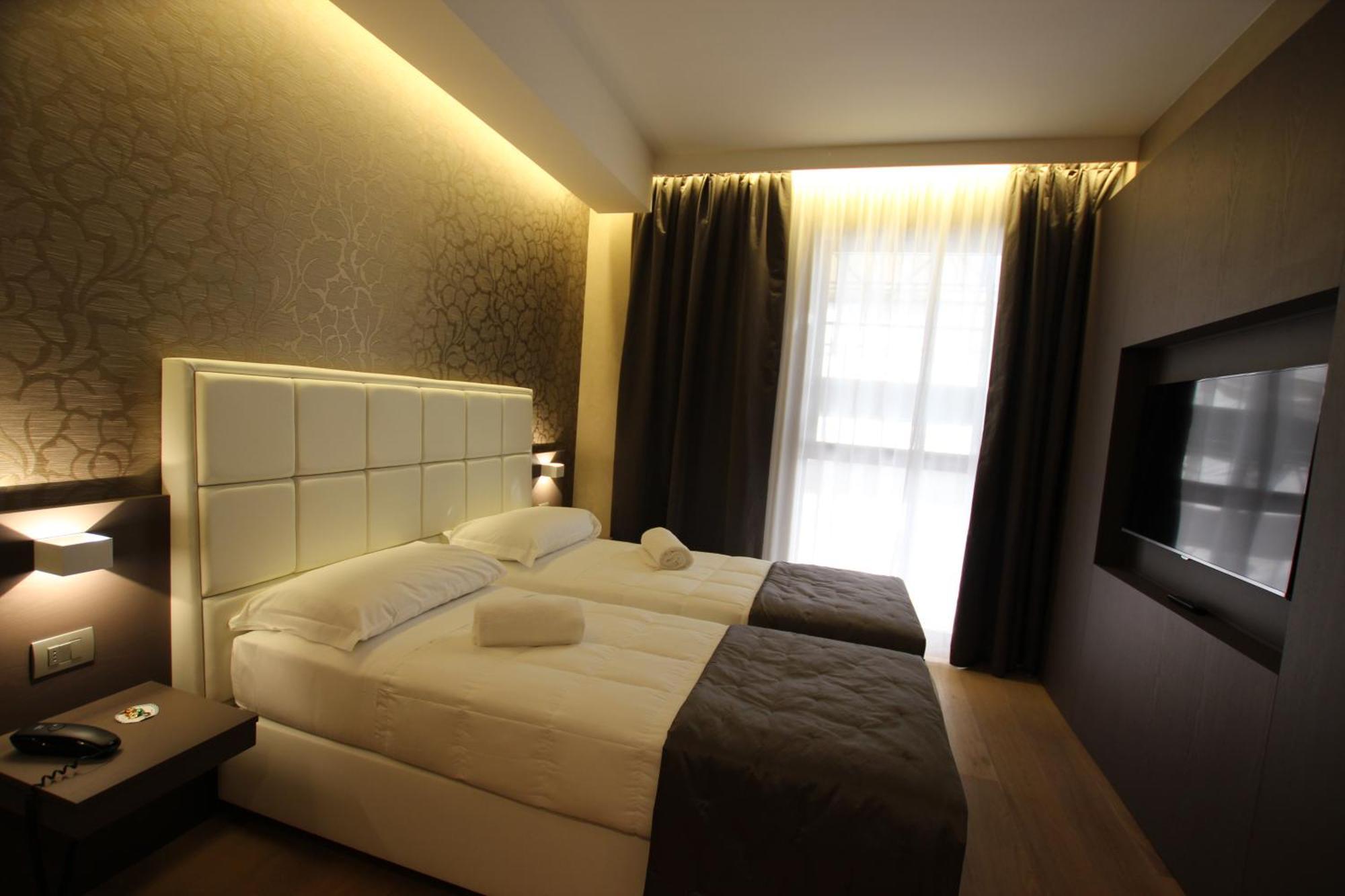 Mokinba Hotels Baviera Milan Room photo