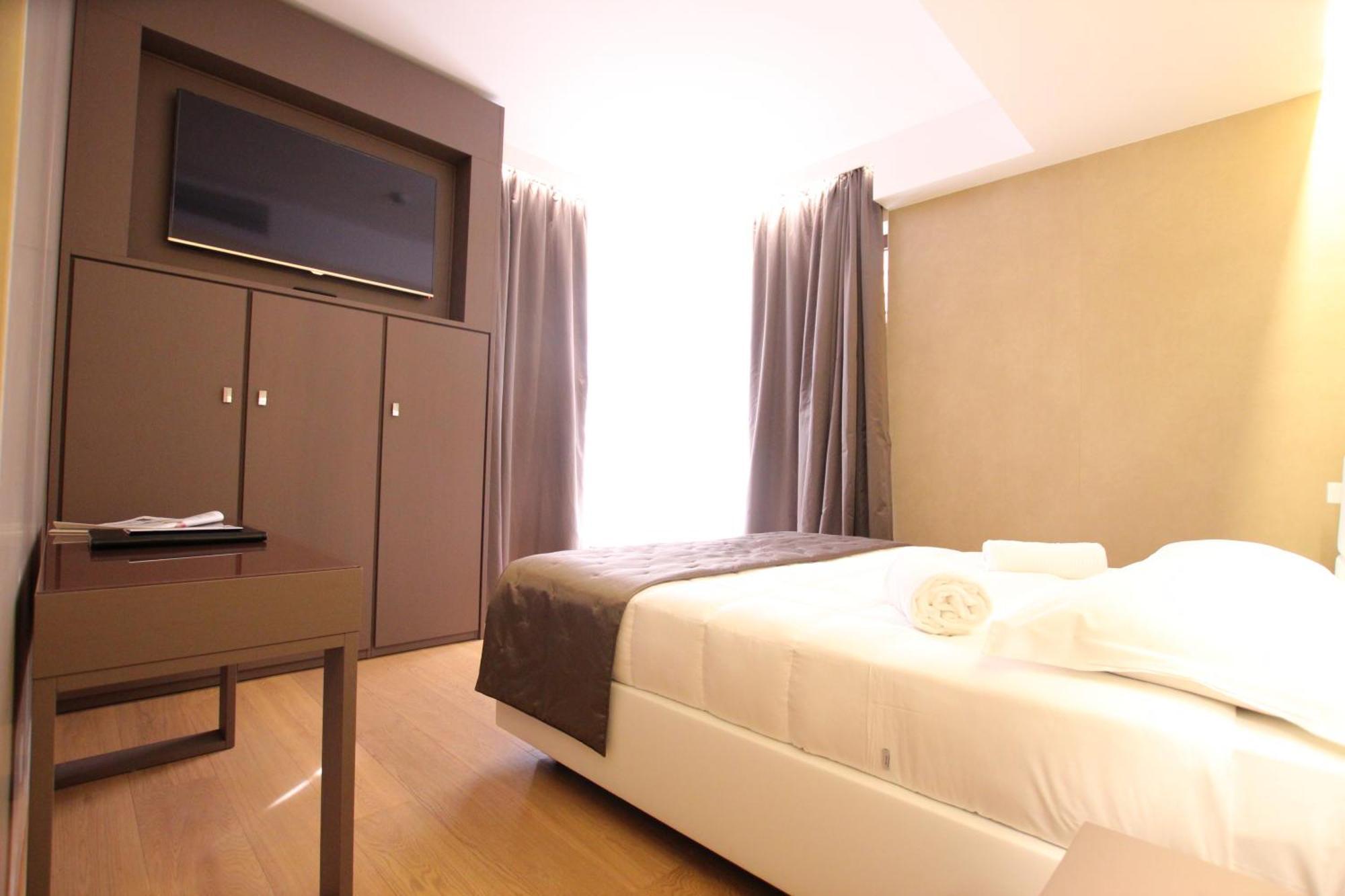 Mokinba Hotels Baviera Milan Room photo